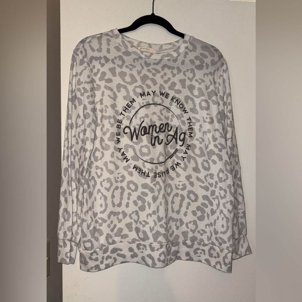 Stylish Gray Leopard Print Long Sleeve Top